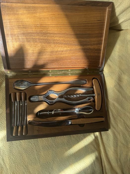 Caixa com itens de grande utilidade para tornar mais pratica a cozinha