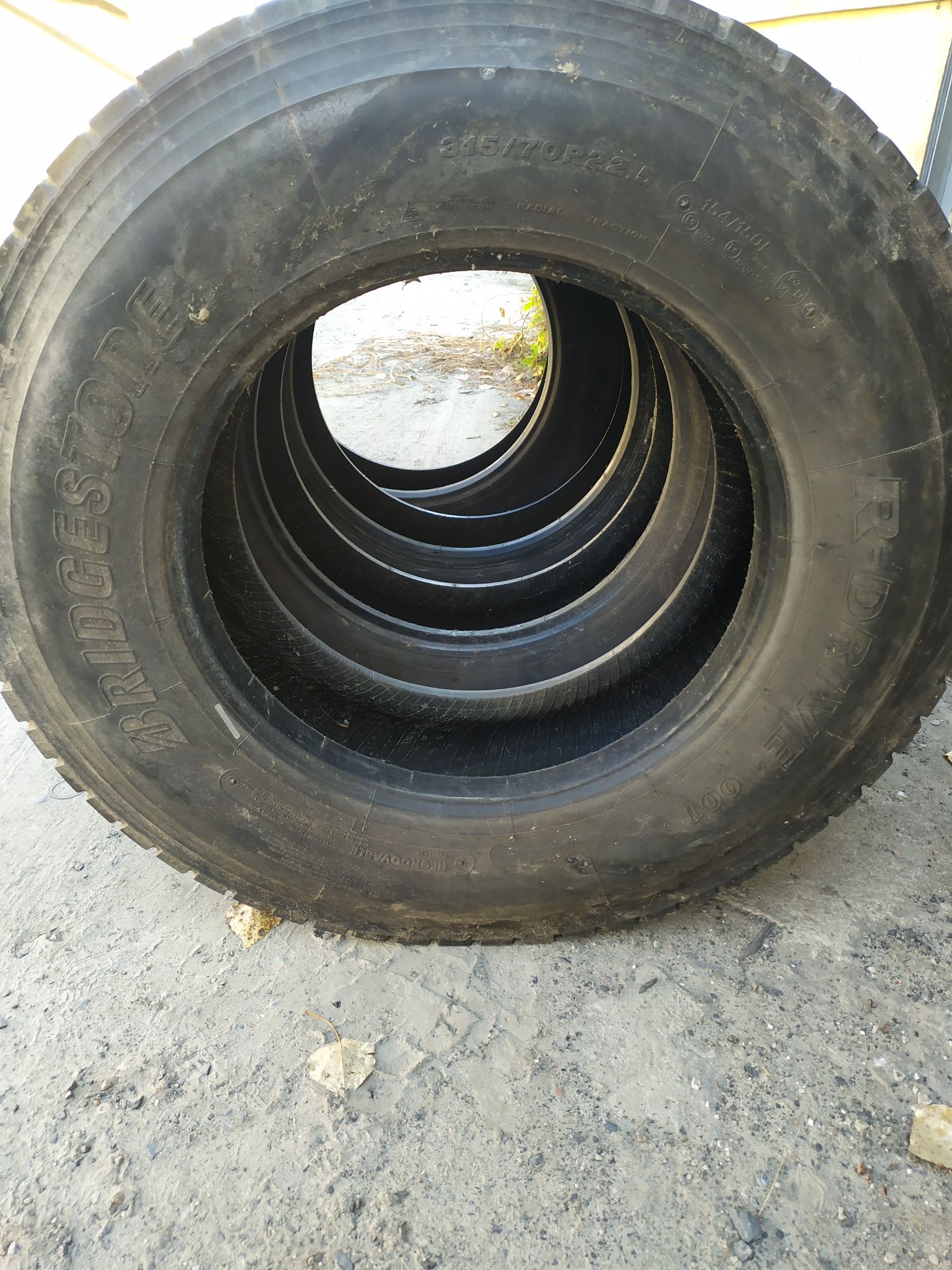Грузовая резина шины Bridgestone 315/70 R22,5 4ш комплект тяга ведущая