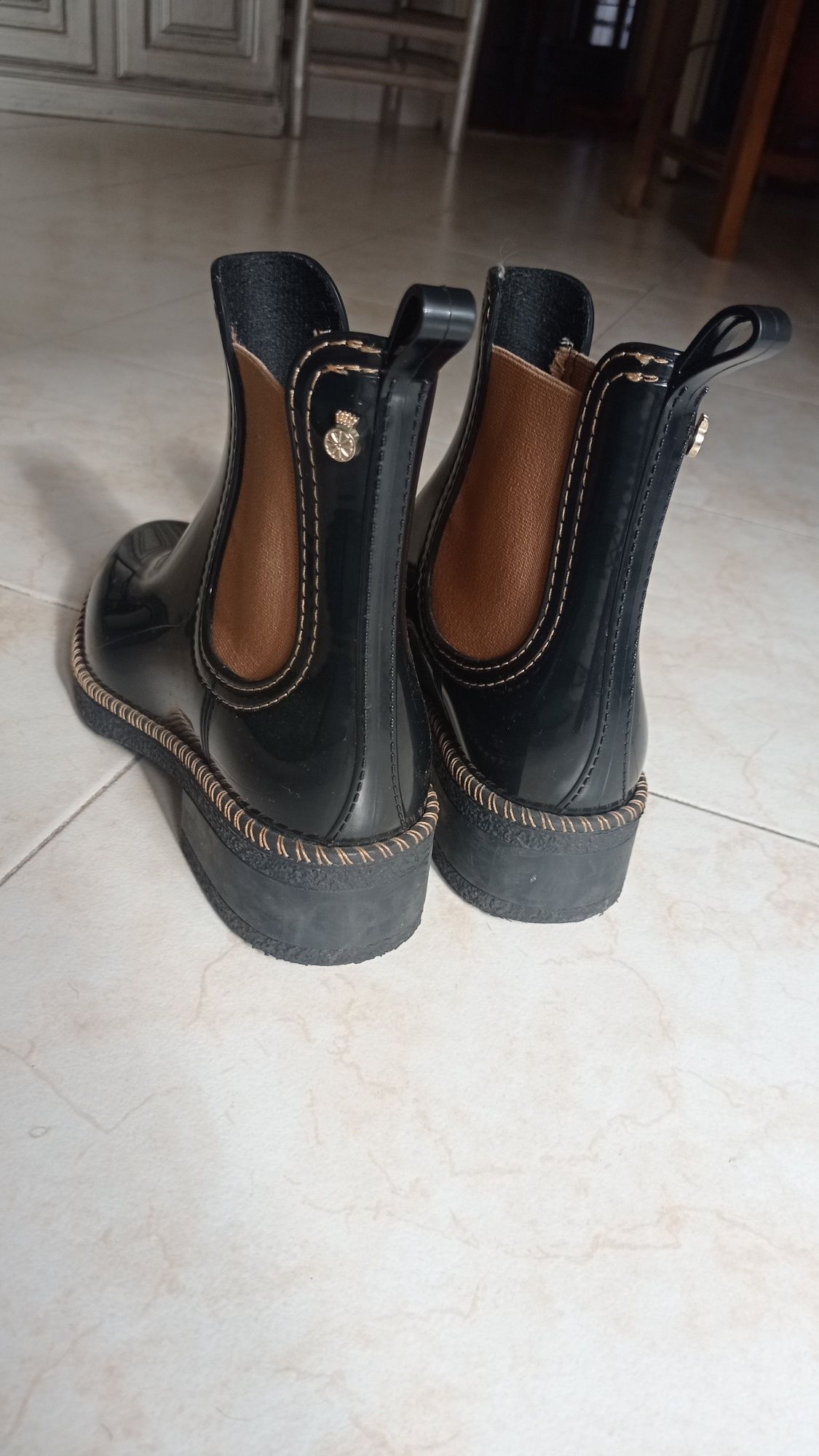 Galochas Botins com salto baixo