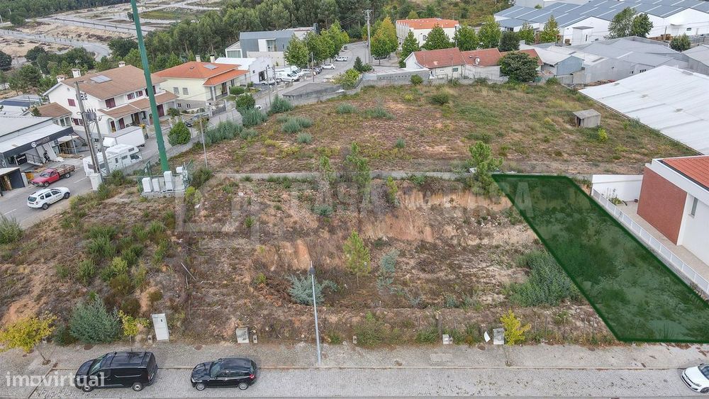Lote de terreno urbano em Orgens