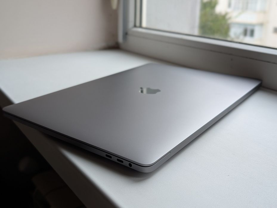MacBook Pro 16 2019 | I9 | 32GB | 1TB | AMD Radeon 5500m | 136 циклів