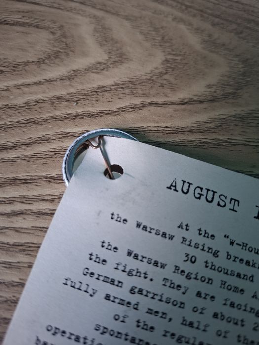 Okrągła przypinka '44 1 sierpnia 1944 Muzeum Powstania Warszawskiego