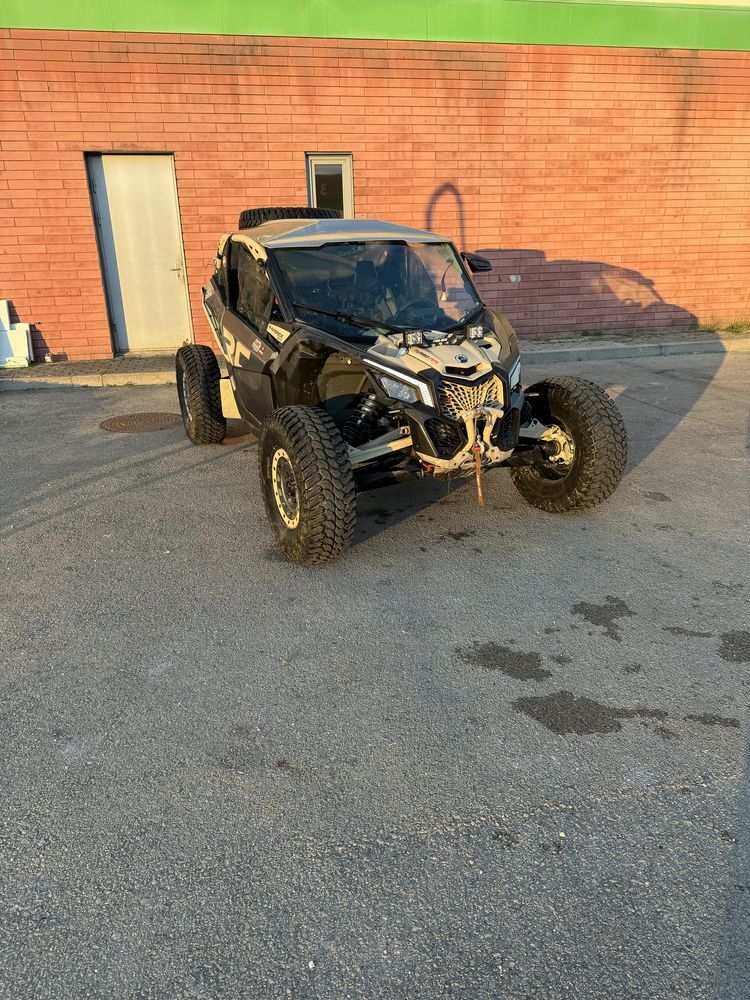 Can am meverick rc 2023r fv