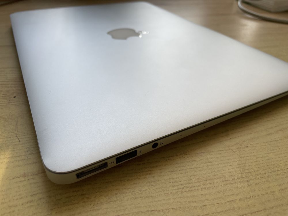 MacBook Air 13 /i5/4gb/128gb