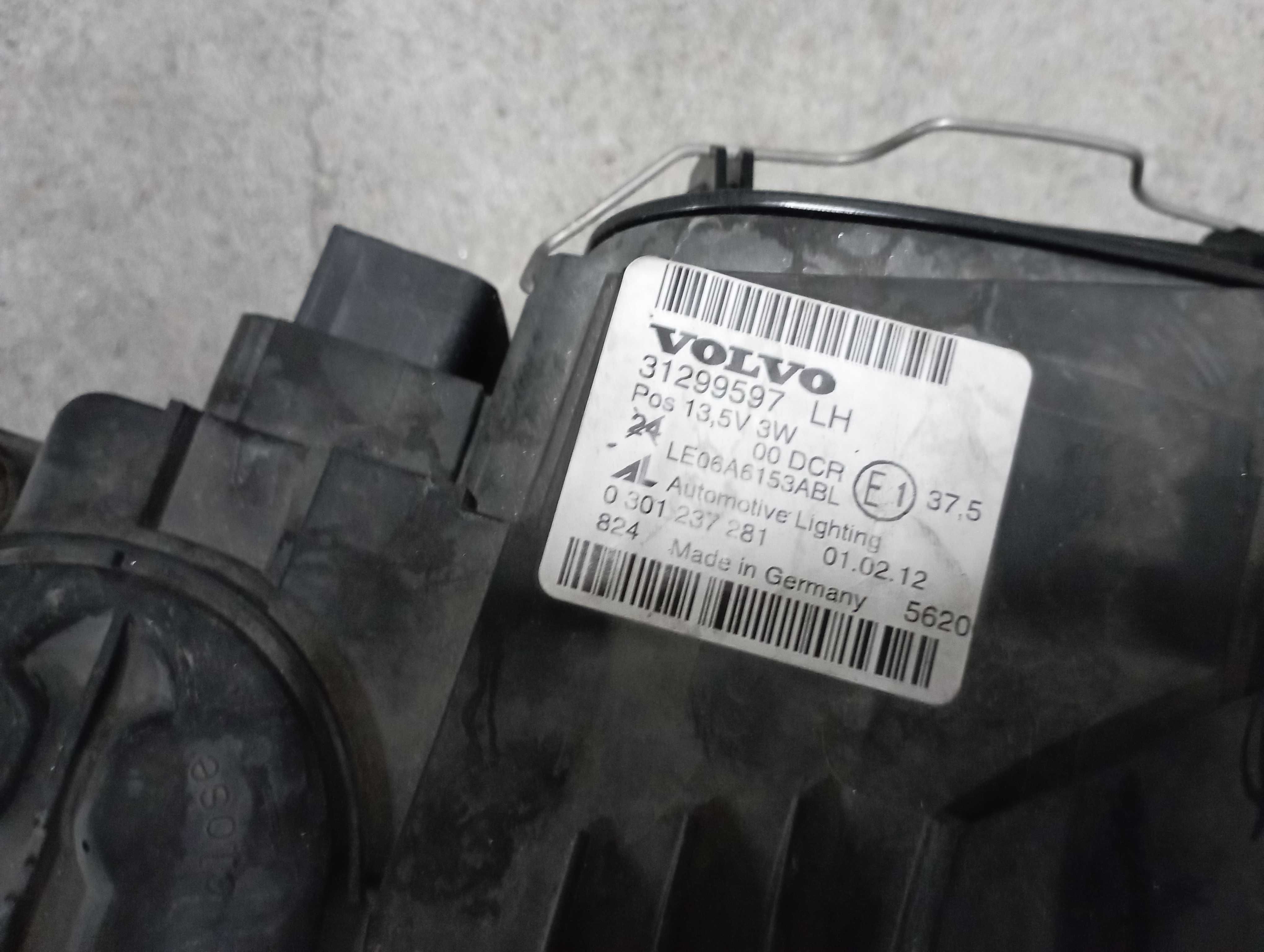 Ótica frontal esquerda, Volvo V50, ano 2012 (bi-xenon direcional)