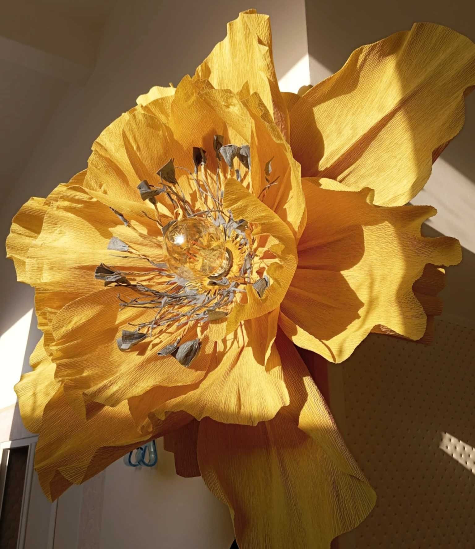 Lampa dekoracyjna z krepiny