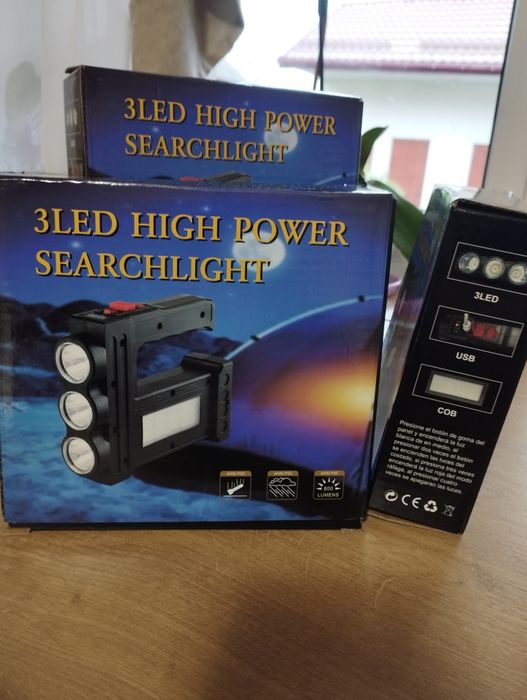 Ліхтарик  зарядний пристрій.