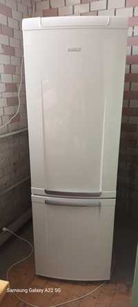 Продам двухкамерный холодильник Elektrolux