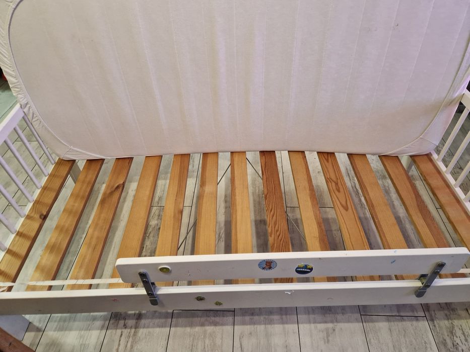 Łóżko dzieciece z materacem