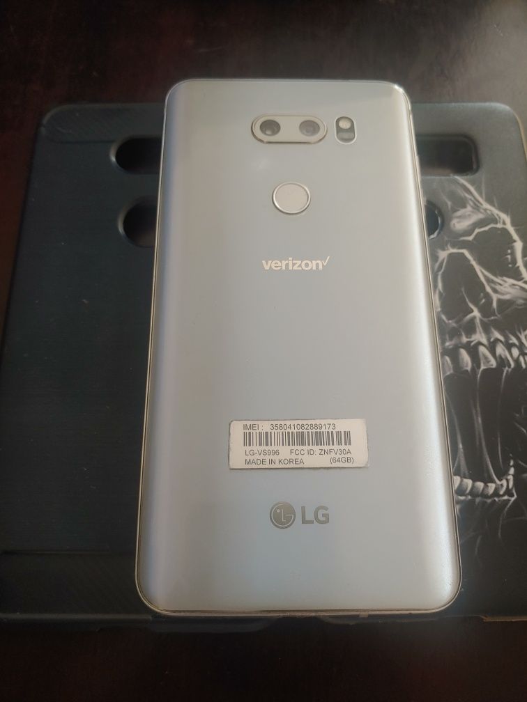 Продам телефон LG V30