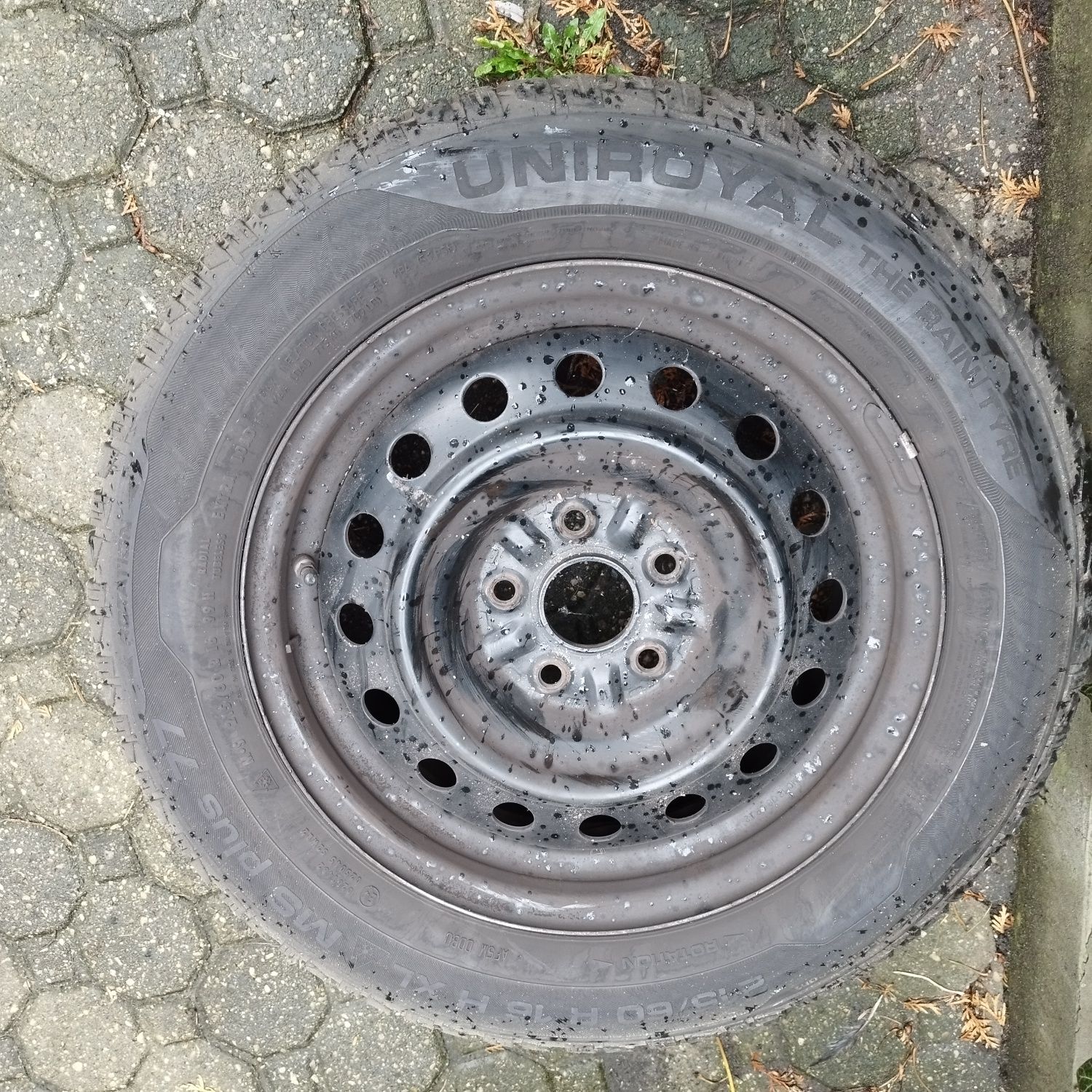 Opony zimowe uniroyal 215/60/16
