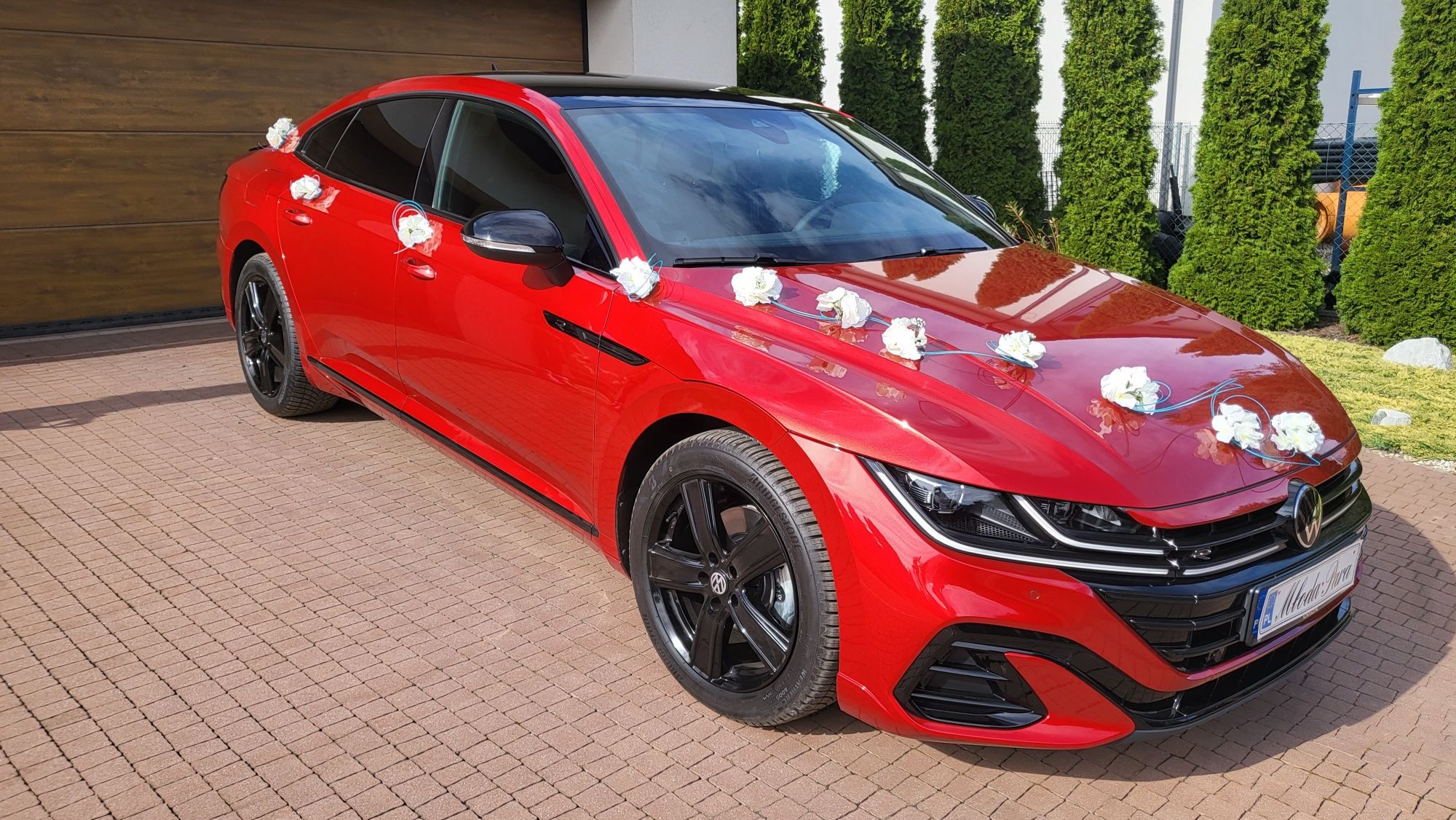 Auto do ślubu na wesele VW Arteon wynajem uroczystość czerwony