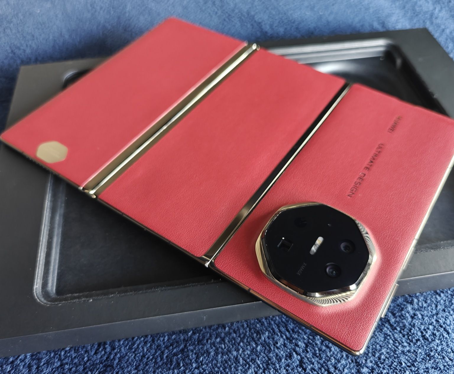 Huawei Mate XT Ultimate Design 16/512GB red Triple display