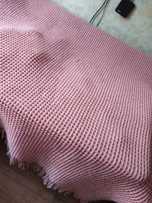 Якісний рожевий теплий вафельний плед Грецька вафля з китицями 170*210