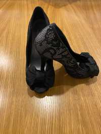 Sapatos Stiletto de Cor Preta Tam. 36