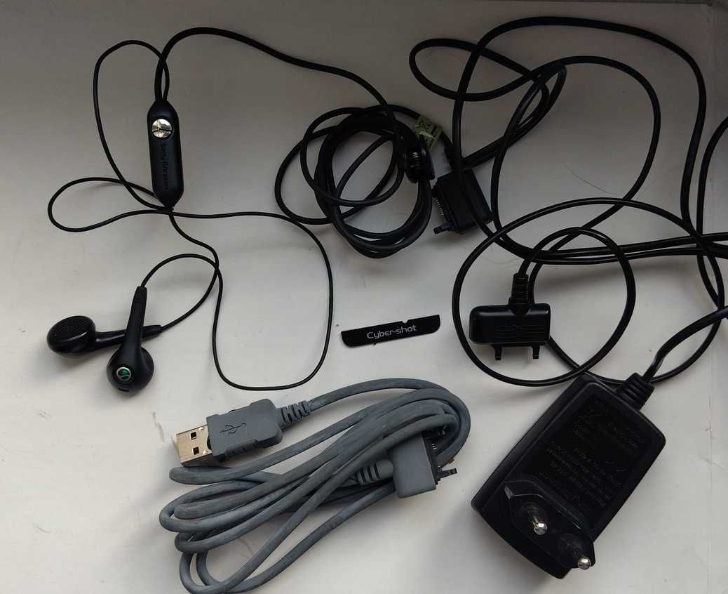 Telefon Sony Ericson K550 z kompletem akcesoriów