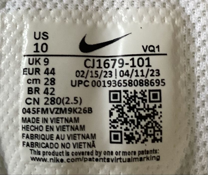 Чоловічі кросівки NIKE.