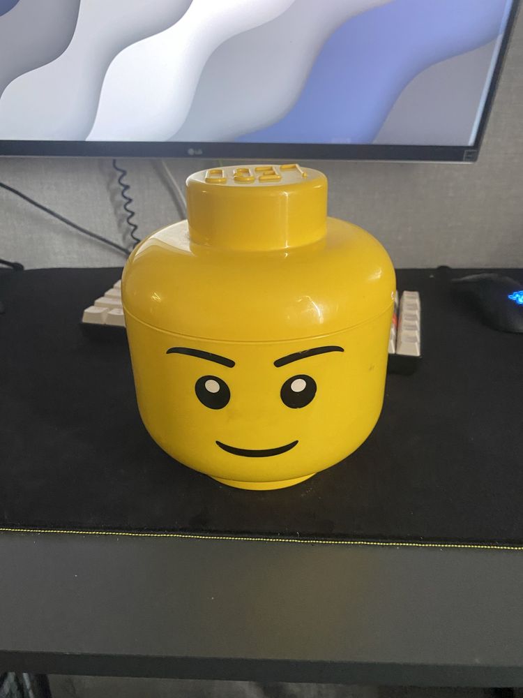 Продам оригінальну велику голову Lego