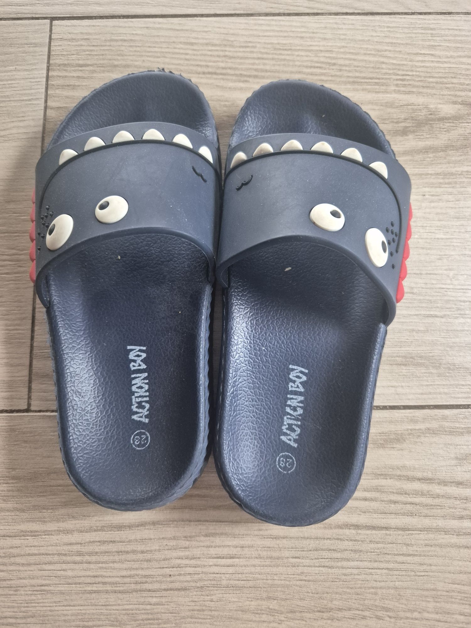 Klapki na basen r.28