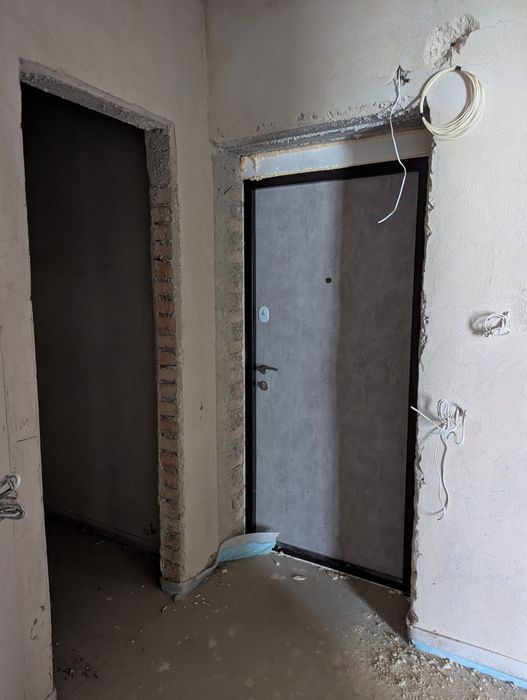 Продається 2 кімн. квартира в обжитій новобудові.