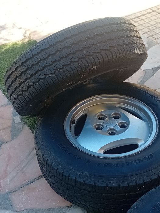 Jantes e pneus de jepp range rover o discovery