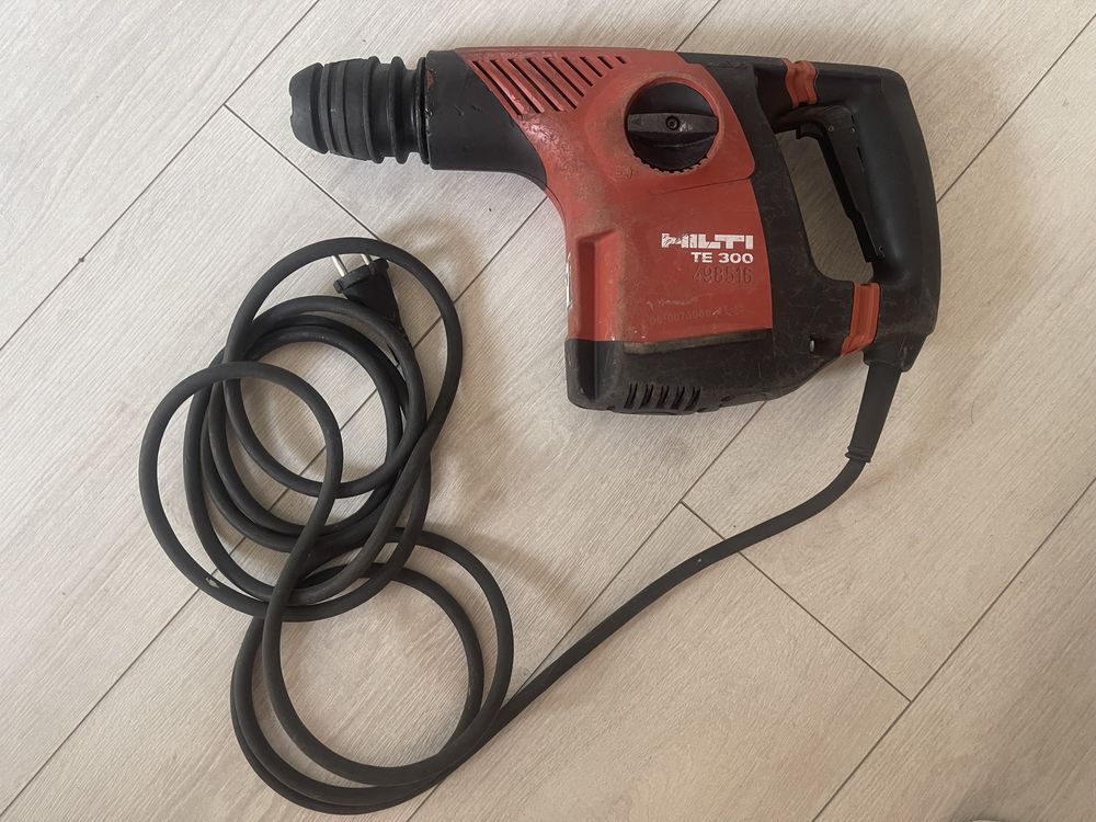 Hilti TE-300 Młot Kujący