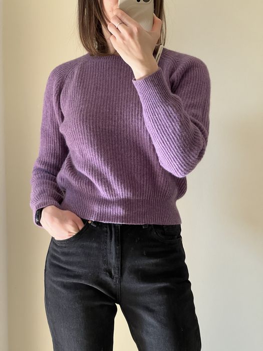 Вовняний короткий ліловий светр