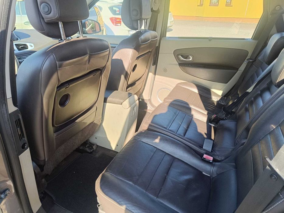 Renault Megane Scenic III 2,0 B  2010 rok 7 os HAK opłacony automat