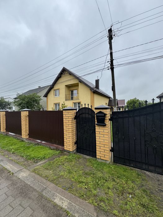 Продаж будинку Лісневицька