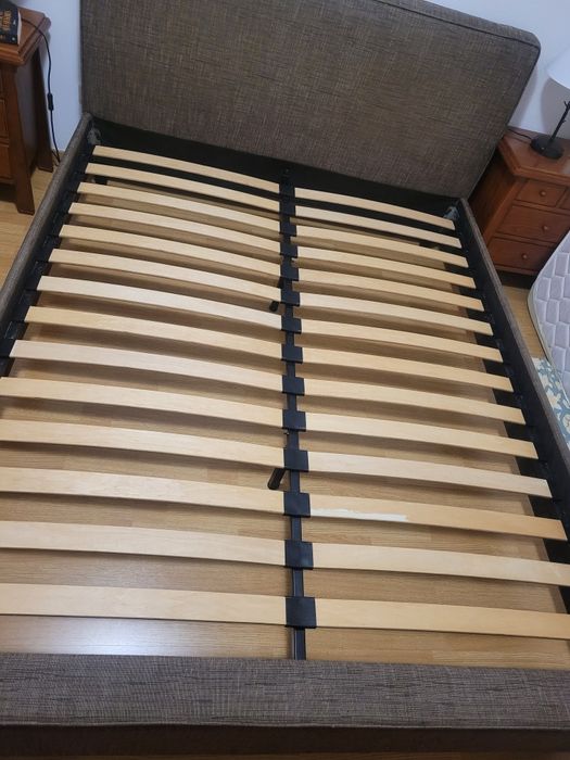 Cama de casal s/ colchão