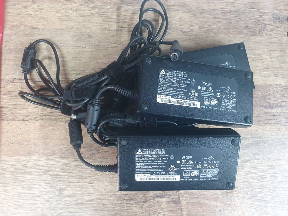Зарядка зарядное блок питания живлення Deltaelectronics 230w 4pin ориг