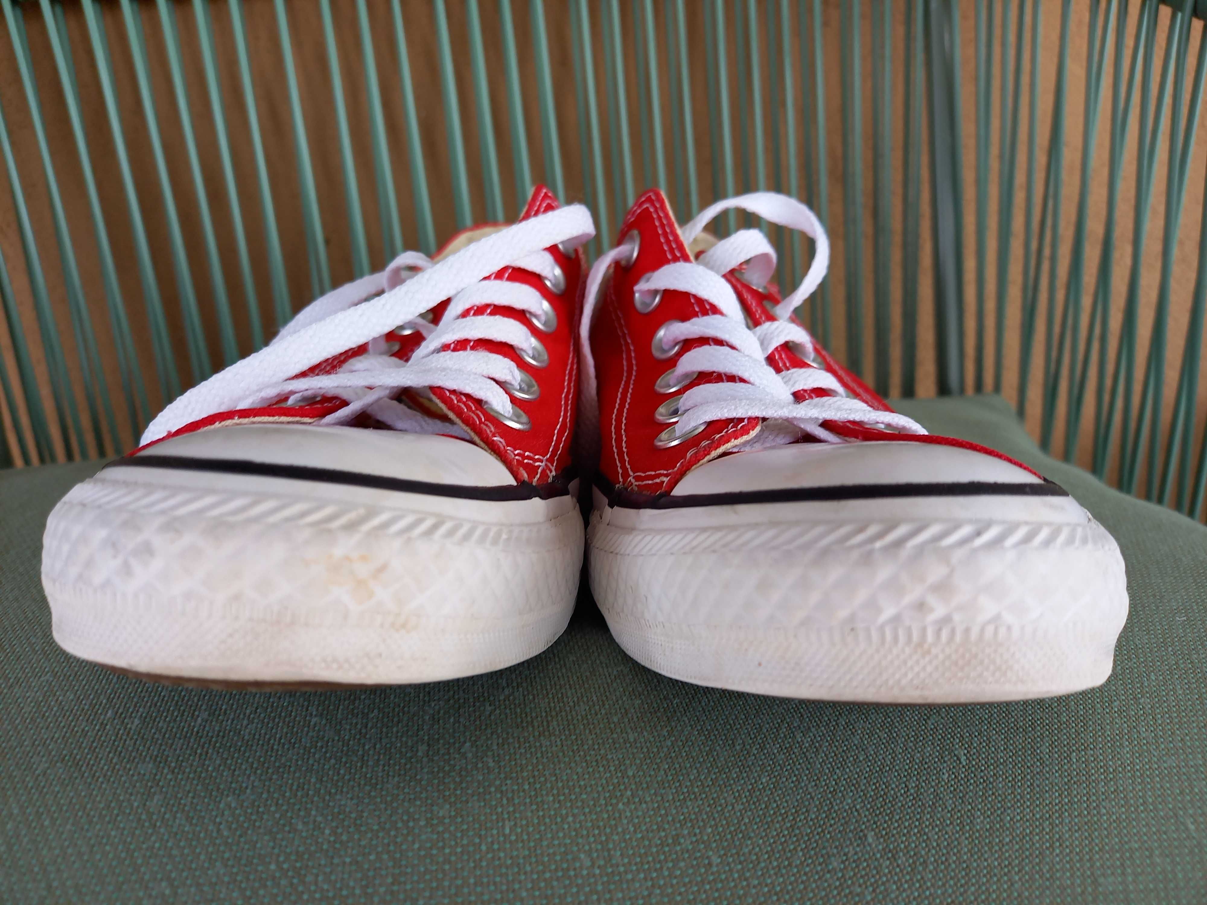 Кеди  спортивні  Converse оригінальні,  червоно- білого кольору.