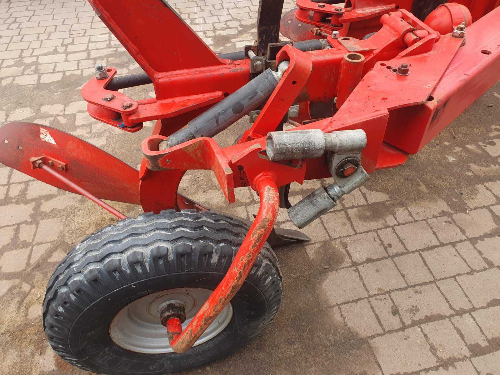 Pług obrotowy 4 skibowy MF Overum 4x45 lekki, długie odkładnice.