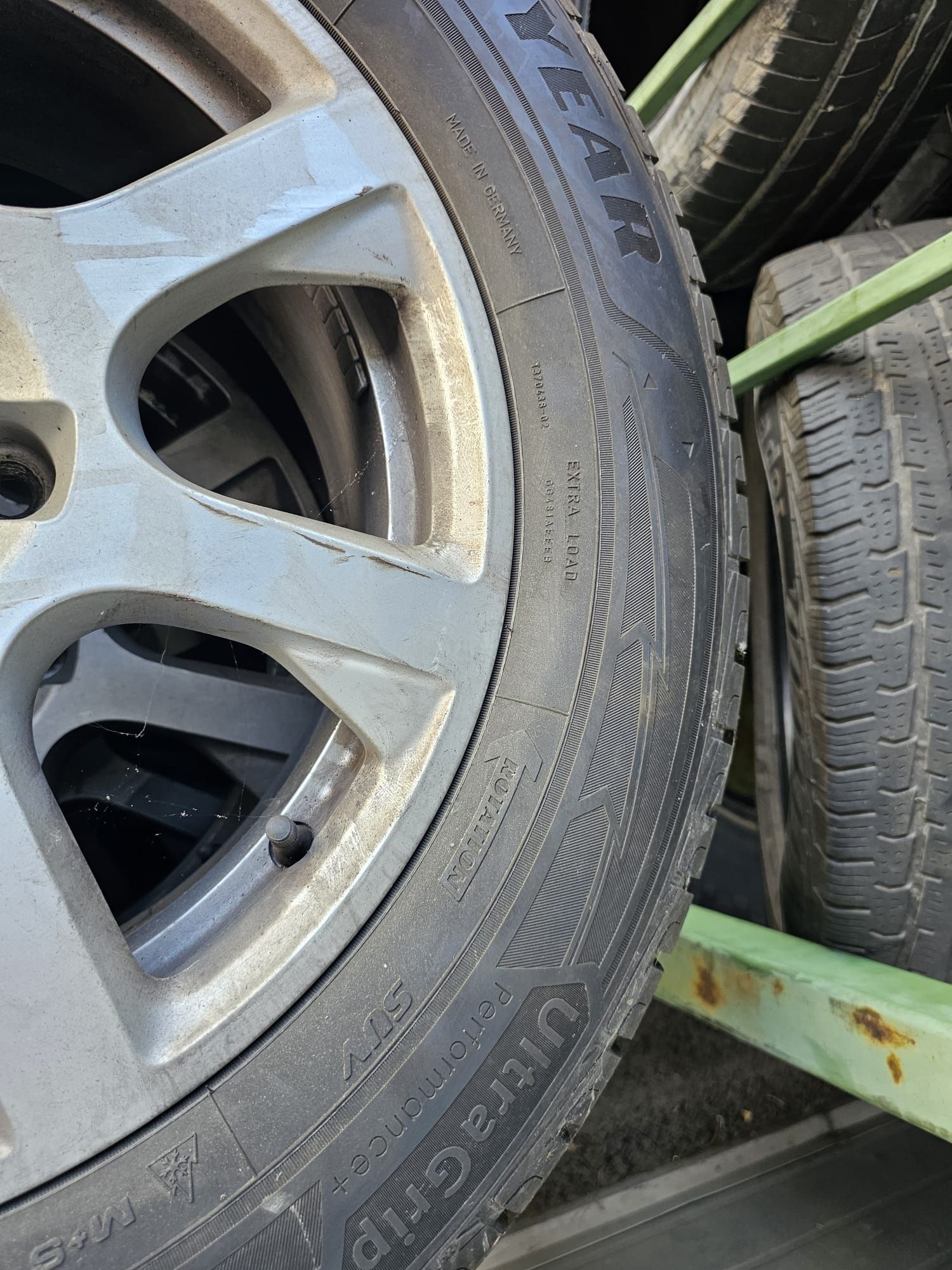4x Alufelgi  koła opony Goodyear zimowe Audi Q3 Q5  5x112 235/65/17