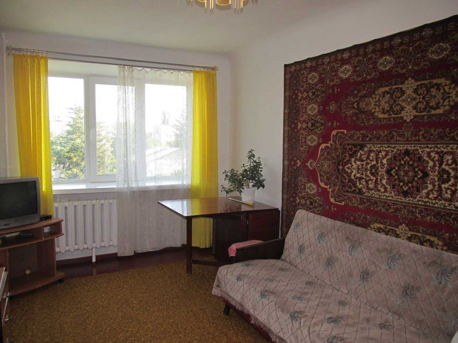 Продам 2 кім. квартиру по вул. Дніпровській (район ТЦ Грандплаза)