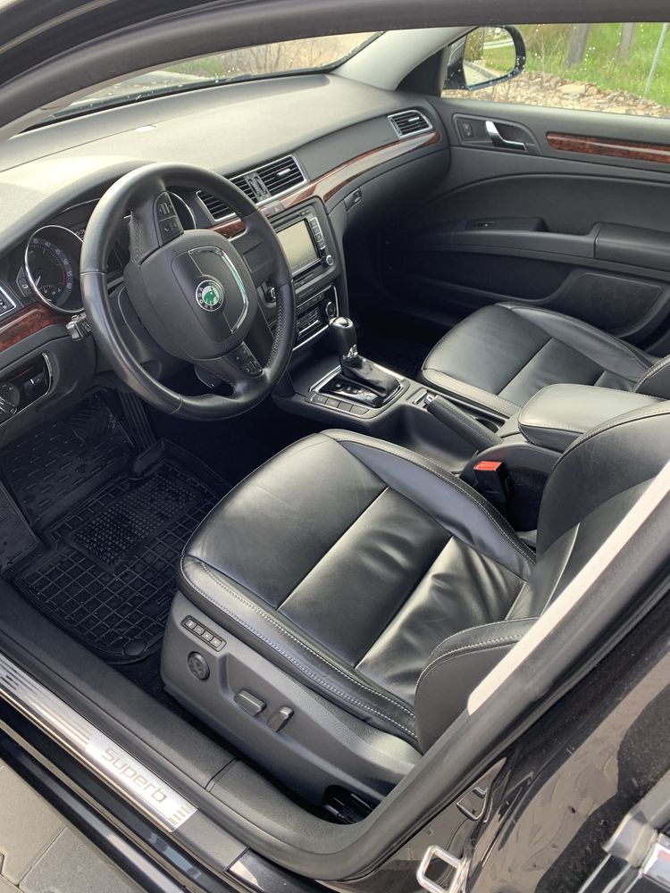 SKODA.     Superb