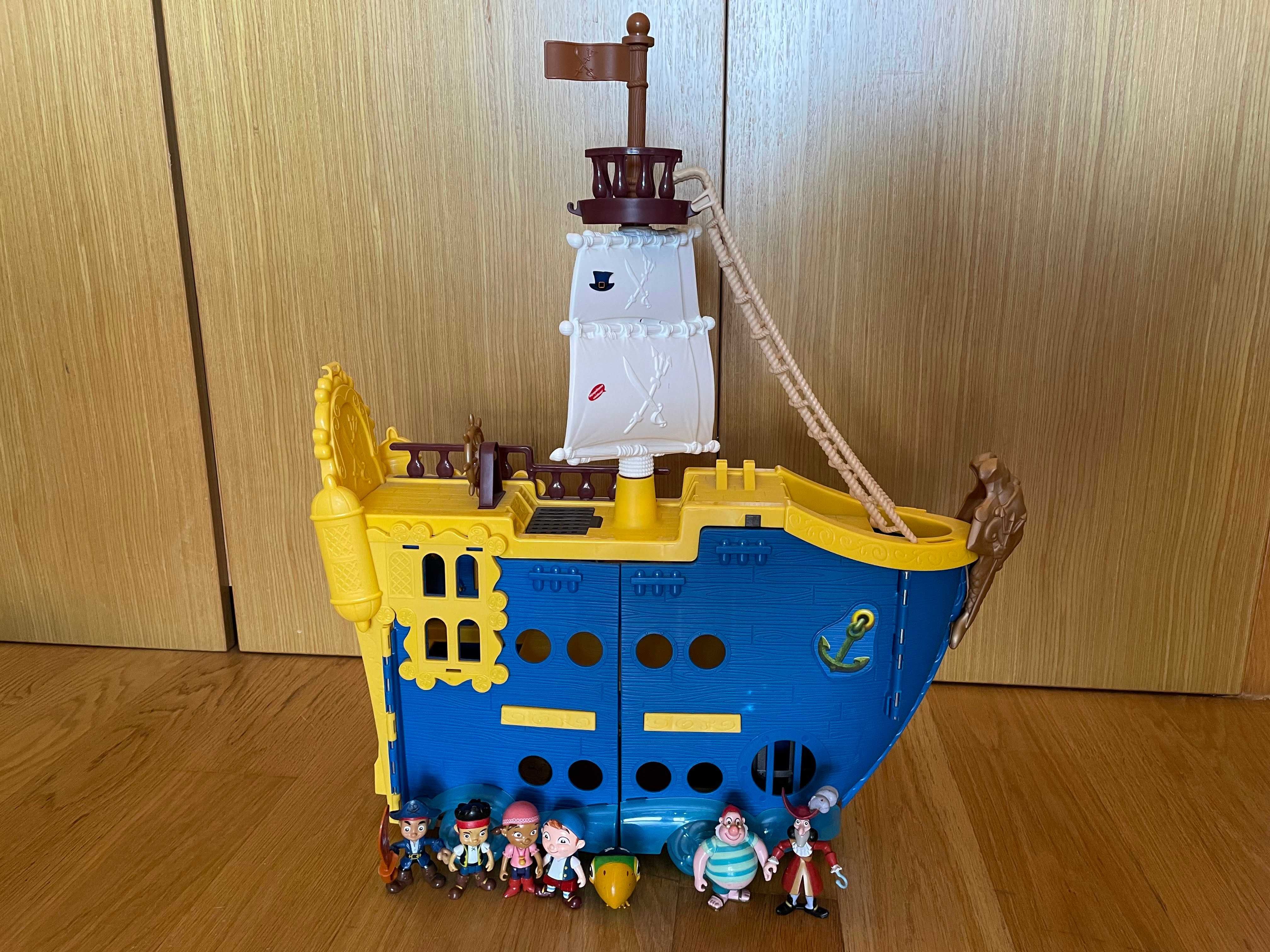 Jake e os Piratas - Barco Colosso dos Mares + Figuras