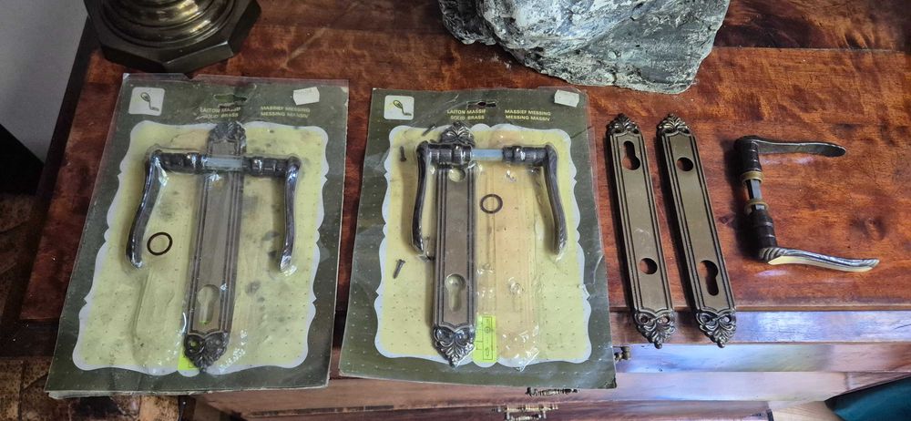 Dwie złote klamki z brązu szyldy antyk glamour