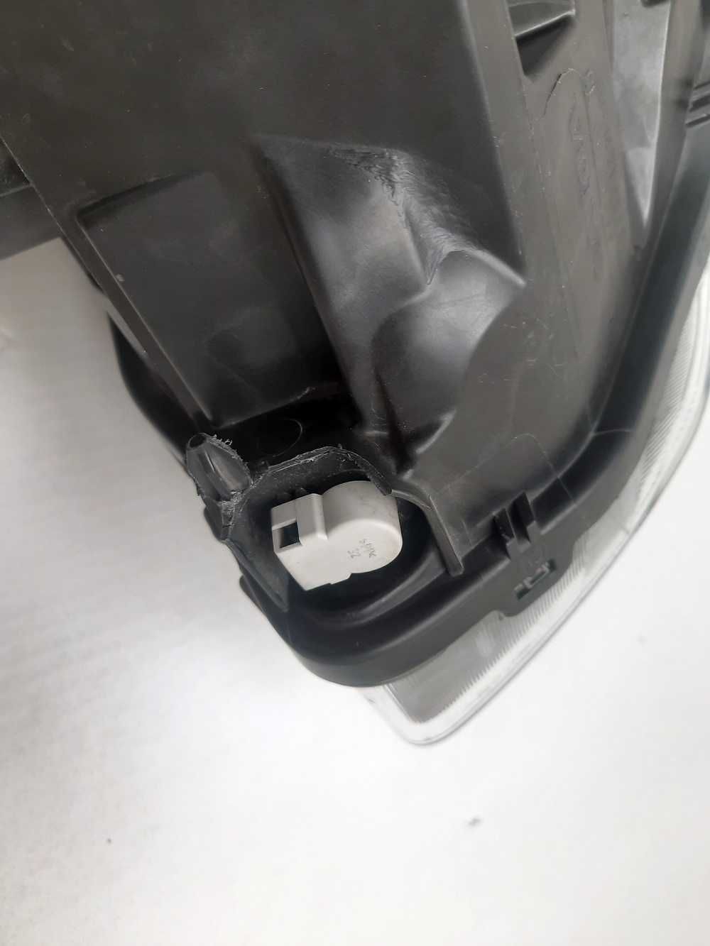 Lampa lewa Reflektor lewy Volvo XC60 LIFT 13-17 zwykła EUROPA ORYGINAL