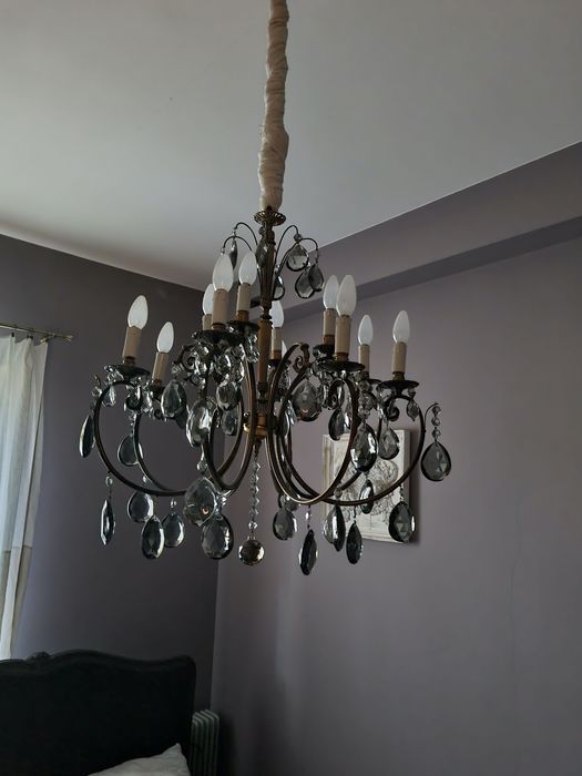 Stary kryształowy żyrandol