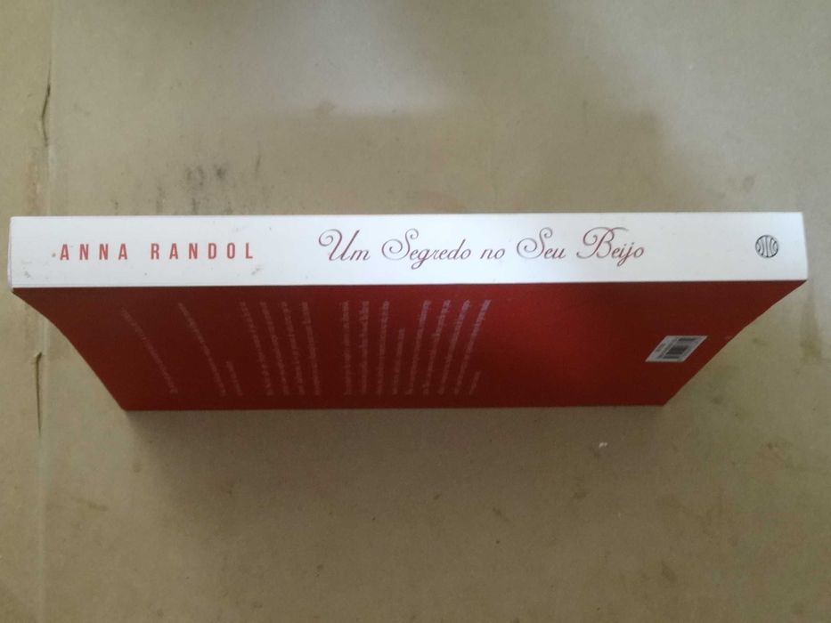 Um Segredo No Seu Beijo de Anna Randol - 1ª Edição