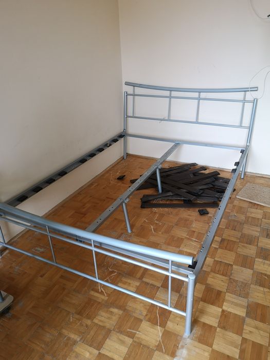 Stelaż do łóżka i stolik