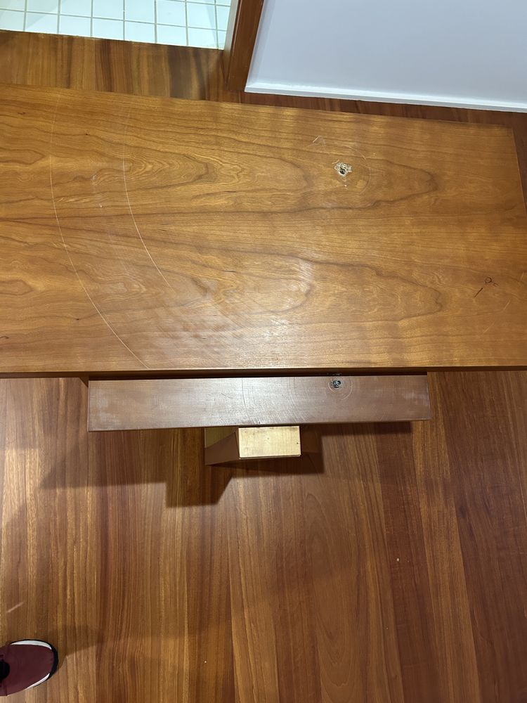 Mesa de jogo em madeira