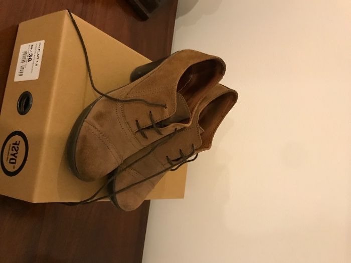 Sapatos da marca Dysfuncional Shoes