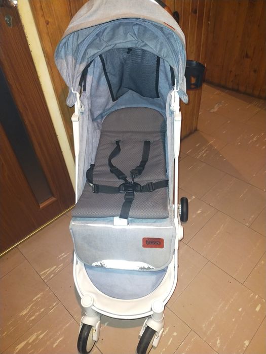 Lekki wózek  spacerowy fjessa skladany jedną ręką do samolotu