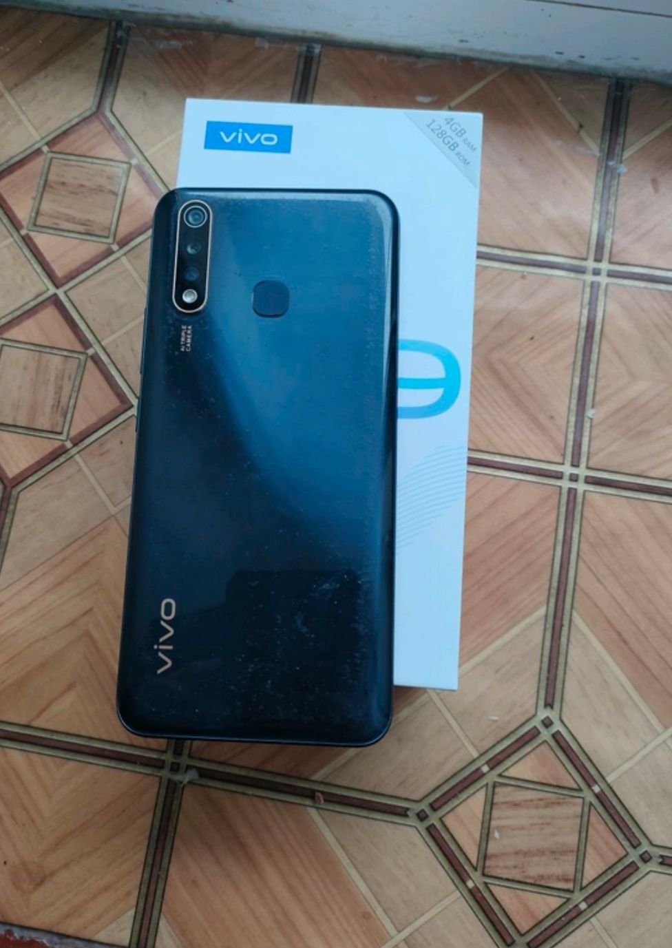 Vivo y19/4.128Gb,nfc