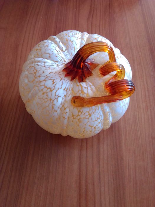 Abobora em vidro para decoração.