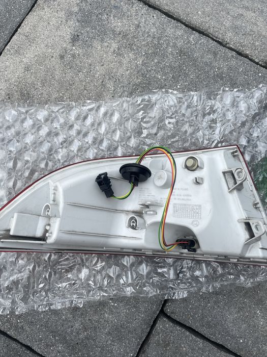 Lampa tył prawy skoda superb sedan  małe pękniecie