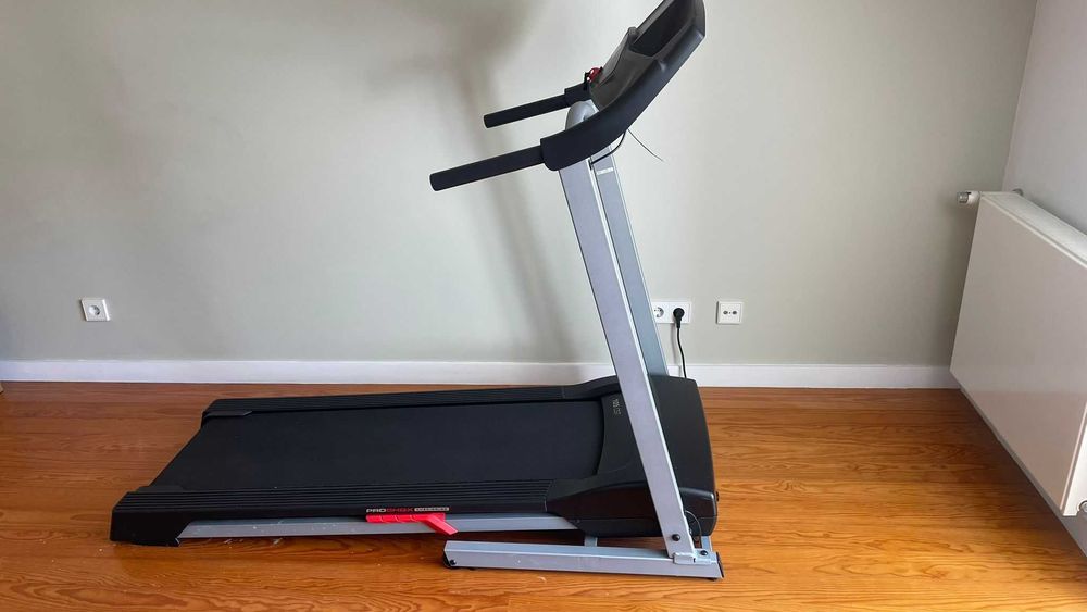 Passadeira de corrida PRO-FORM 105 CST