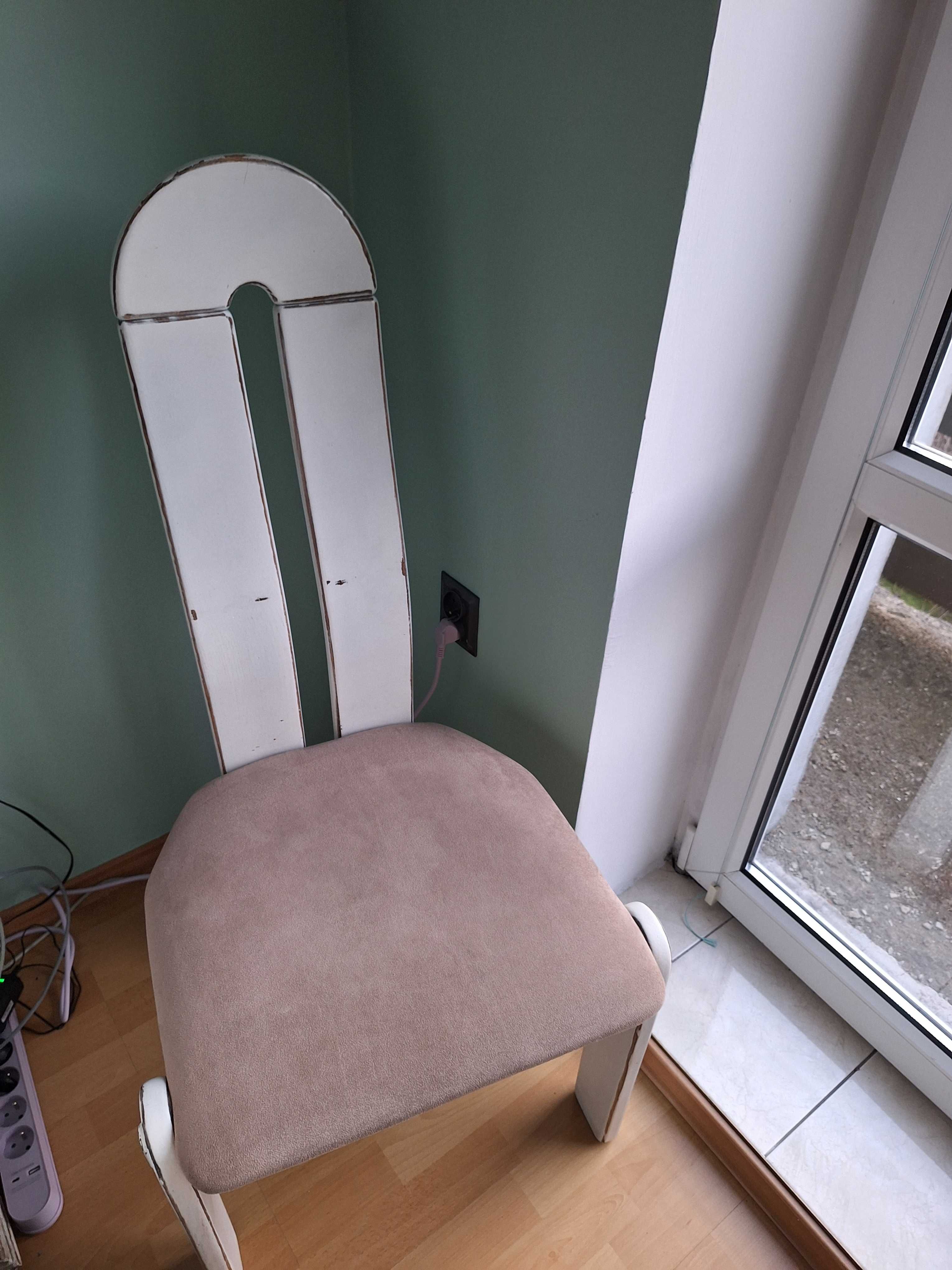 Komplet 4 dębowych krzeseł w stylu shabby chic